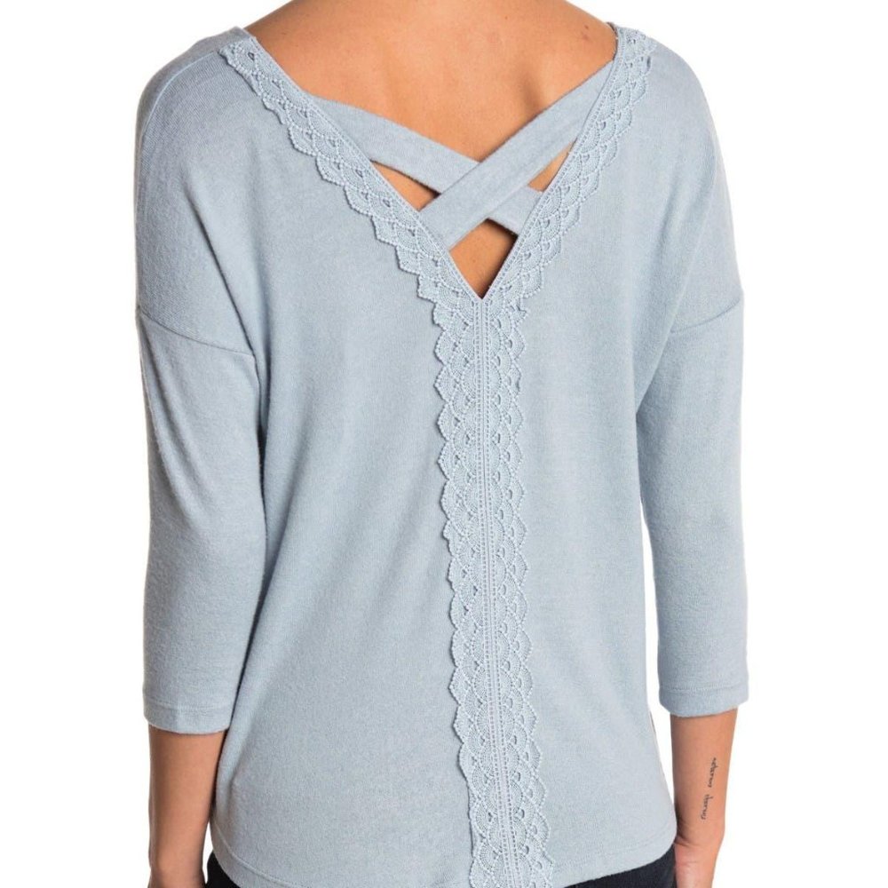 Brand New Women's Bobeau Blue Cross-Back 3/4 Sleeve Embroidered Top Size XS G205